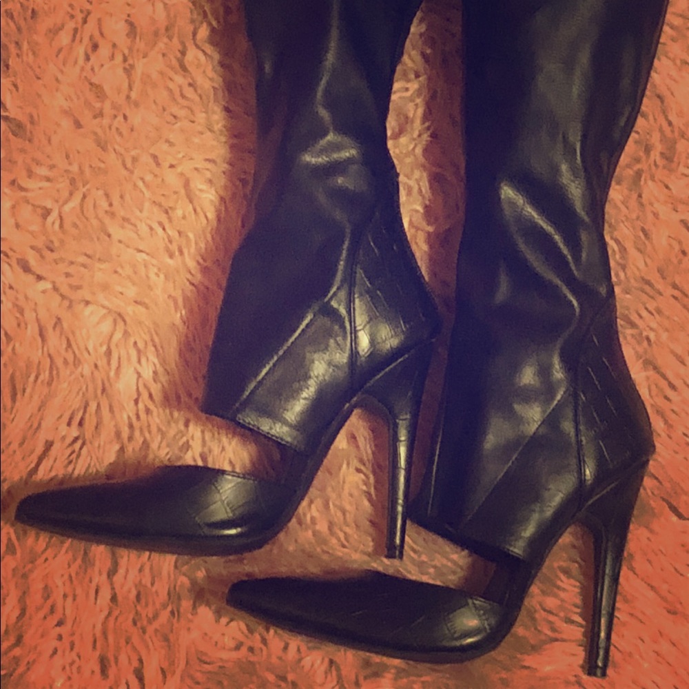 Trendy cut-out boots